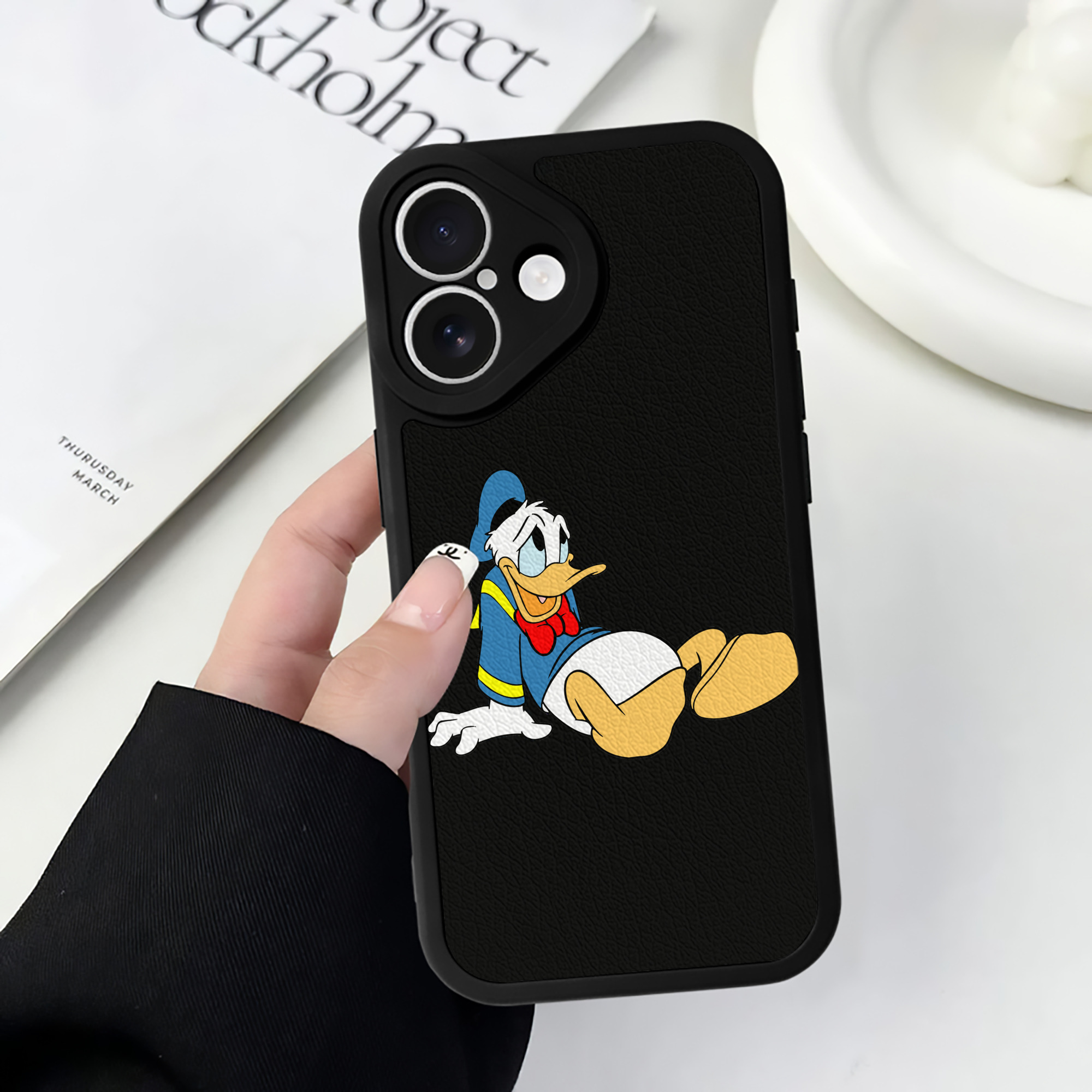 （画像用） ミッキーマウス Mickey Mouse 【iPhone 16シリーズ対応】シリコンスマホケース（レザー調） 材質：シリコン